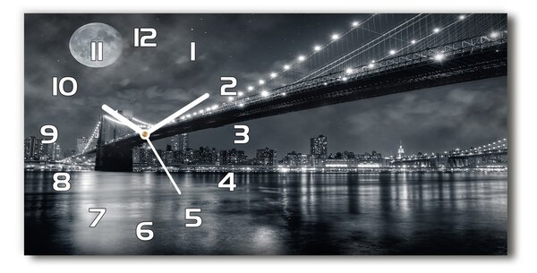 Négyszögletes üvegóra vízszintesen Brooklyn híd