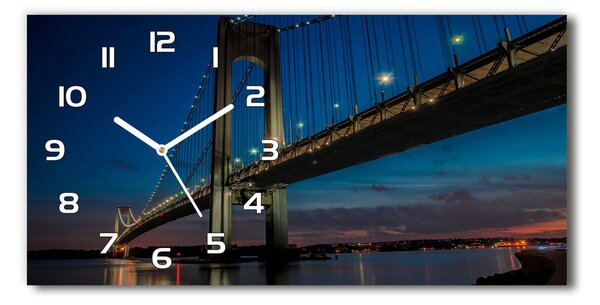 Négyszögletes üvegóra vízszintesen Brooklyn híd