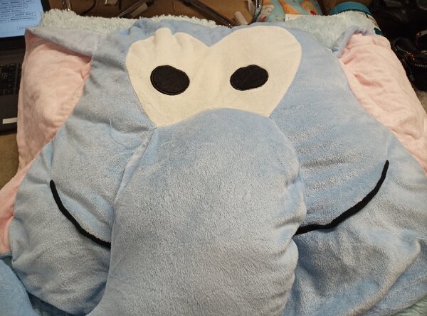 AKCIÓ Gyerekpárna CUDDLI FRIENDS 70x70 cm plüss - több szín II. osztály Termék színe: Kék
