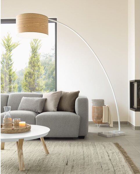 Fehér-natúr színű állólámpa fa búrával (magasság 210 cm) Juhe Ash – Kave Home