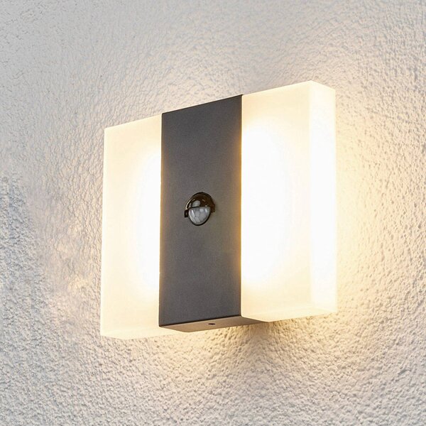 Lindby LED-érzékelős Kumi, grafit, IP44, kültéri fali lámpa, Alu / szürke / cink, Alumínium, Modern