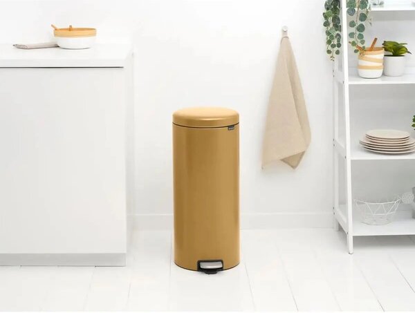 Brabantia NewIcon pedálos hulladékgyűjtő szagmentesen záródó Soft-Close fedél, műanyag tartály, 30L - G méret, acél, meleg tónusú arany - 238765