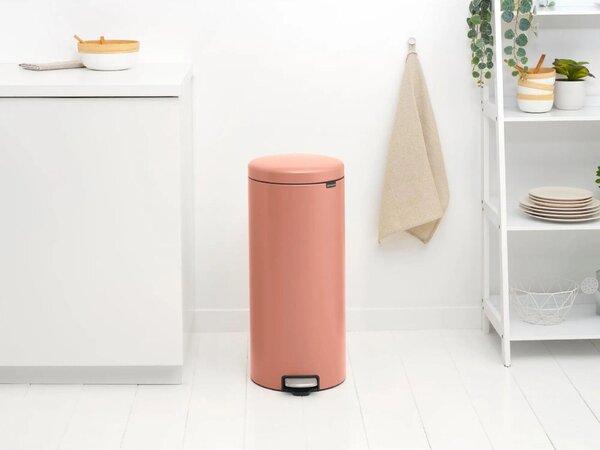 Brabantia NewIcon pedálos hulladékgyűjtő szagmentesen záródó Soft-Close fedél, műanyag tartály, 30L - G méret, acél, meleg tónusú vörösréz - 238741