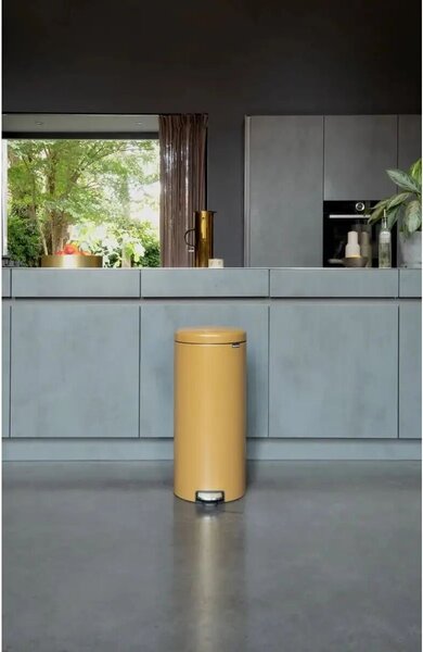 Brabantia NewIcon pedálos hulladékgyűjtő szagmentesen záródó Soft-Close fedél, műanyag tartály, 30L - G méret, acél, meleg tónusú arany - 238765
