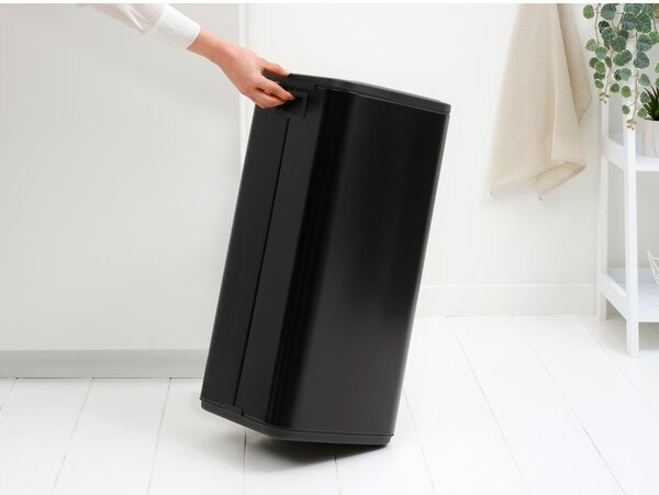 Matt fekete acél érintésre nyíló szemetes 30 l Bo Touch – Brabantia