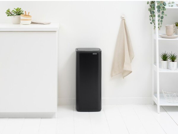 Matt fekete acél érintésre nyíló szemetes 30 l Bo Touch – Brabantia