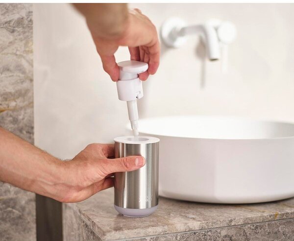 Ezüstszínű rozsdamentes acél szappanadagoló 300 ml Duo Steel – Joseph Joseph