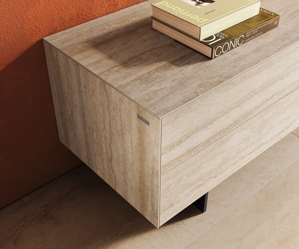 DELIFE TV szekrény Cuor 180 cm kerámia Laminam® Travertino Bianco krémfehér 1 billenő ajtó 2 fiókos lebegő fém láb fekete