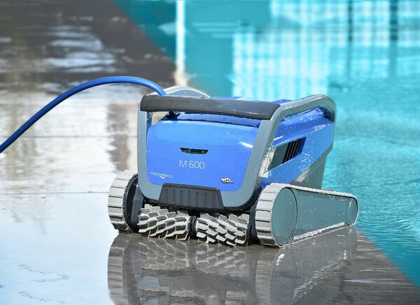 Maytronics Dolphin M600 automata vízalatti medence porszívó robot