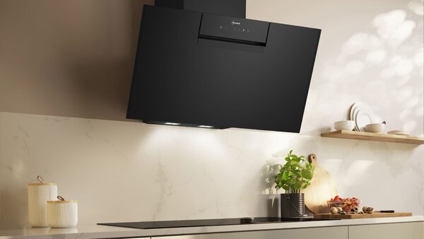NEFF D85IFN1S0 Kürtős páraelszívó - N50 - Home Connect - 80 cm - döntött fekete üvegernyő - 768 m3