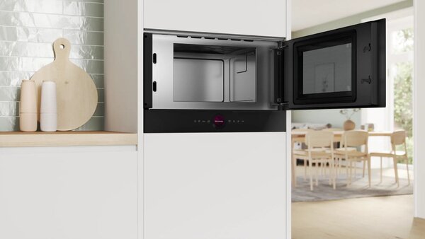Bosch Serie 8 BFR7221B1 mikróhullámú sütő Beépített Egyszerű mikrohullámú sütő 21 L 900 W Fekete