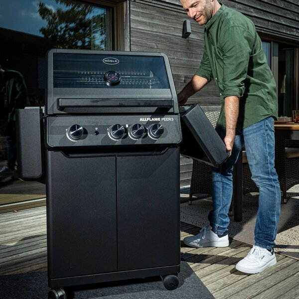 Rösle Allflame Peer 3 Professzionális Gázgrill öntöttvas főzőfelület 60x45 cm, 3 égőfej, Vario+ multifunkcionális rendszer, állítható gáznyomás, palacktároló hely, rozsdamentes acél hőelosztó, evőeszköztar