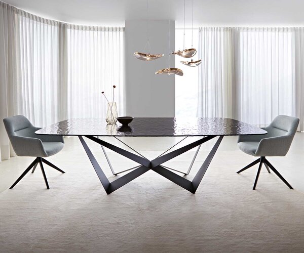 DELIFE Étkezőasztal Edge hajóformájú 240x120 domborított üveg füstfekete 3D design Spider laposacél fekete