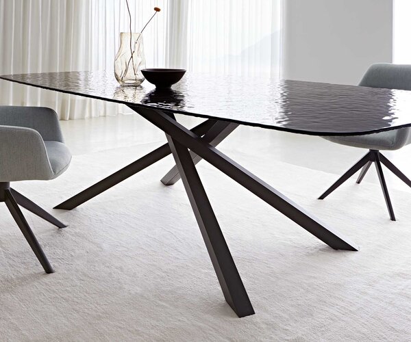 DELIFE Étkezőasztal Edge hajóformájú 240x120 domborított üveg füstfekete 3D design kereszt láb téglalap fekete