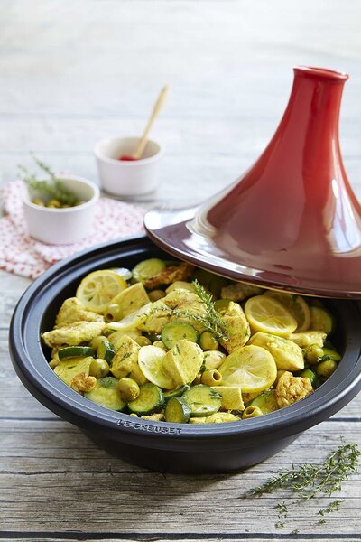 Le Creuset Öntöttvas Tajine Pároló Edény 31cm - Cseresznyevörös