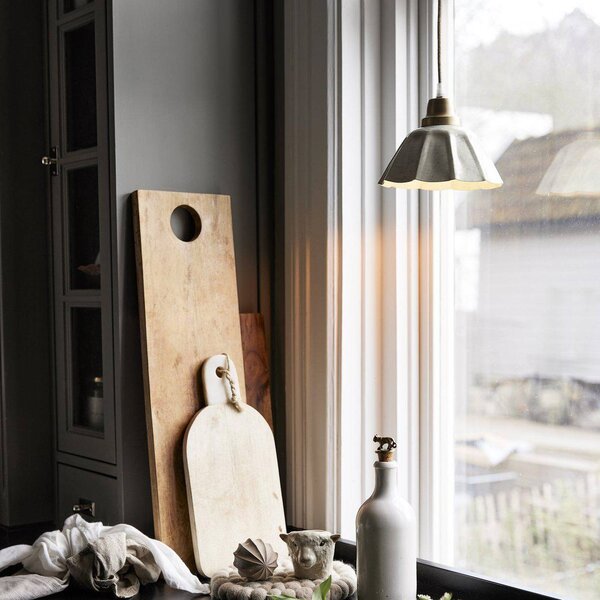 PR Home Ester lógó világítás, törtfehér, Ø 17 cm, dugaszoló, Fehér / opál, Nappali / Étkező, fém, Vintage