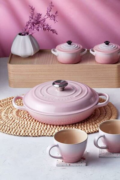 Le Creuset 26cm Öntöttvas Serpenyő Fedővel - Rózsaszín