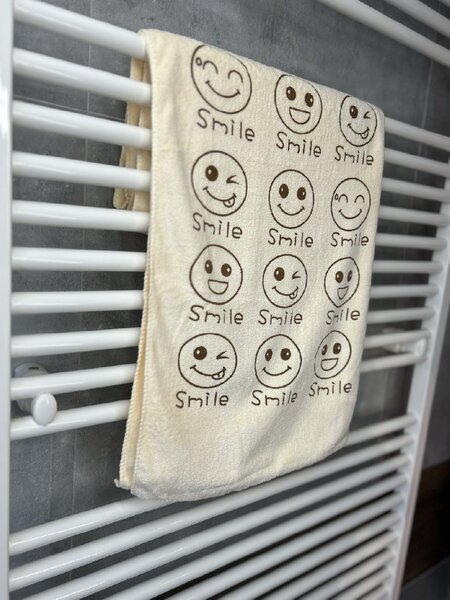 Gyorsan száradó törülköző Smiley bézs A törülközők mérete: 35x75 cm