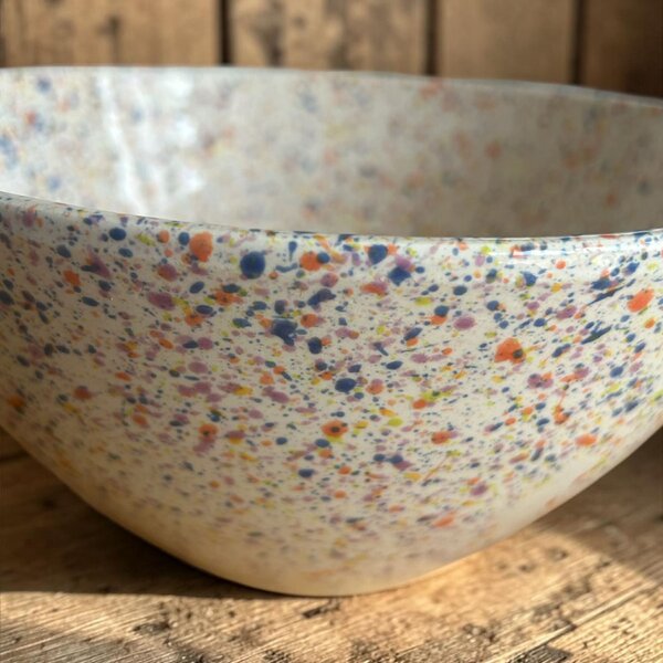 Pöttyös salátástál 21 cm x 10 cm méretben, 1,5 L űrtartalommal