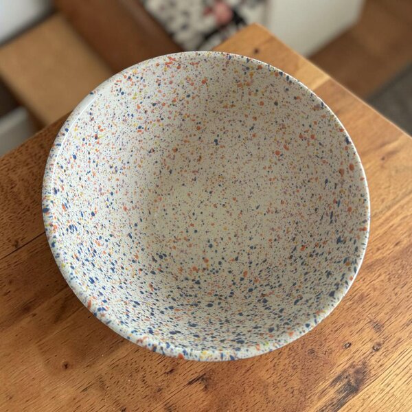Pöttyös salátástál 21 cm x 10 cm méretben, 1,5 L űrtartalommal