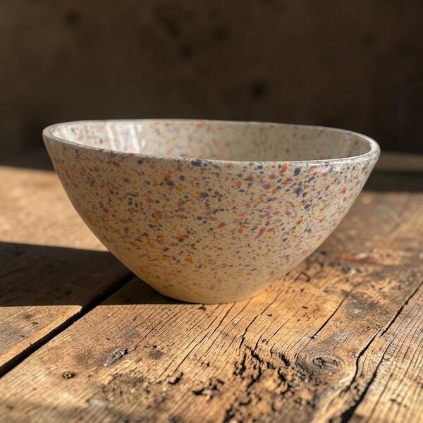 Pöttyös salátástál 21 cm x 10 cm méretben, 1,5 L űrtartalommal