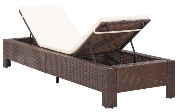 VidaXL barna polyrattan napozóágy párnával