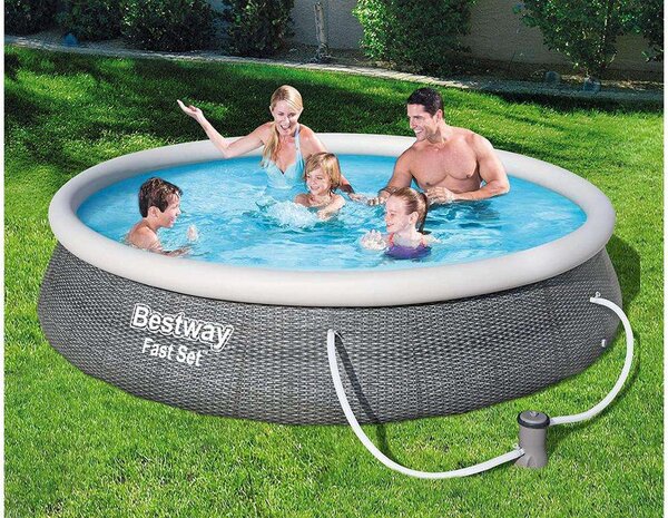 Bestway puhafalú medence vízforgatóval 396x84cm