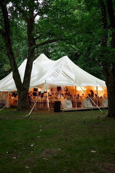 Fehér Petal Pole esküvői sátor 12x26 m