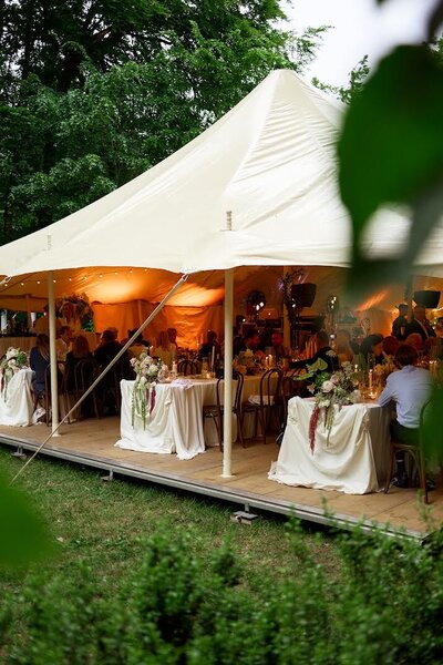 Fehér Petal Pole esküvői sátor 12x26 m