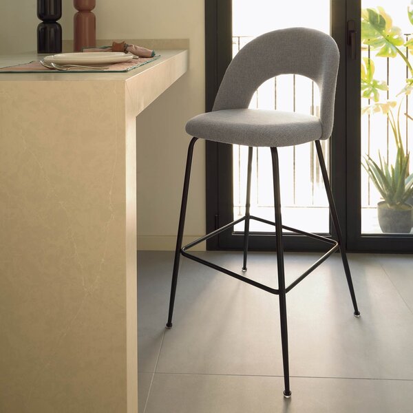Világosszürke szövet bárszék Kave Home Mahalia 63 cm