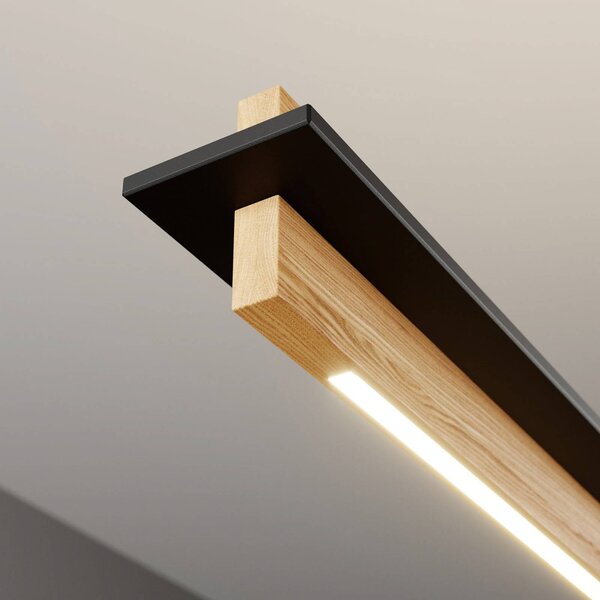 Quitani LED-es függőlámpa Lexa, tölgy/fekete, hossza 118 cm, dimmelhető, Világos fa, Nappali / Étkező, Fa, Modern