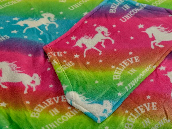 ALICORN színes ujjas pléd ujjal és kapucnival