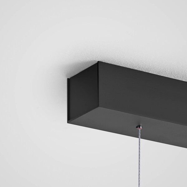Quitani Keijo LED-es függesztett lámpa, fekete/dió, 143 cm hosszúságú, dimmelhető, Sötét fa, Nappali / Étkező, Fa, Vidéki otthon / Rusztikus