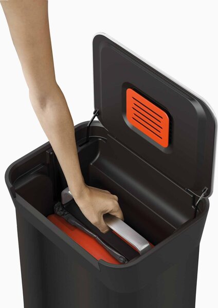 Joseph Joseph Titan 30 literes Kompresszoros szemetes - Fekete