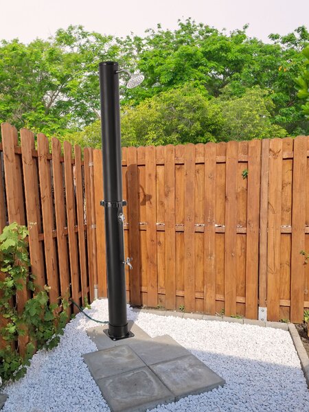 Napelemes zuhany G21 Raven 40 l, fekete
