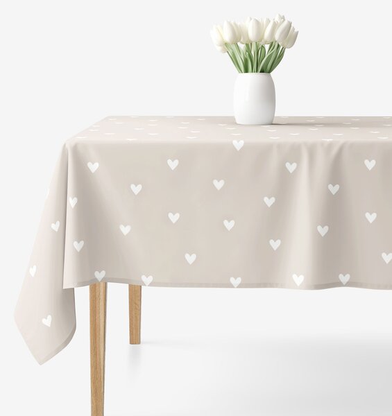 Goldea szögletes terítő 100% pamutvászon - szívecskék, latte színű alapon 100 x 140 cm