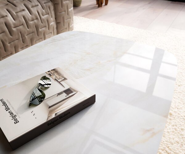 DELIFE Dohányzóasztal Edge hajóformájú 120x70 cm kerámia onyx gyöngyház Salto fém titán effektfinish