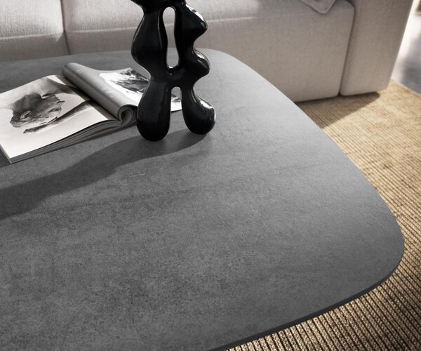 DELIFE Dohányzóasztal Edge hajóformájú 90x90 cm kerámia beton szürke Trive rozsdamentes acél szálcsiszolt
