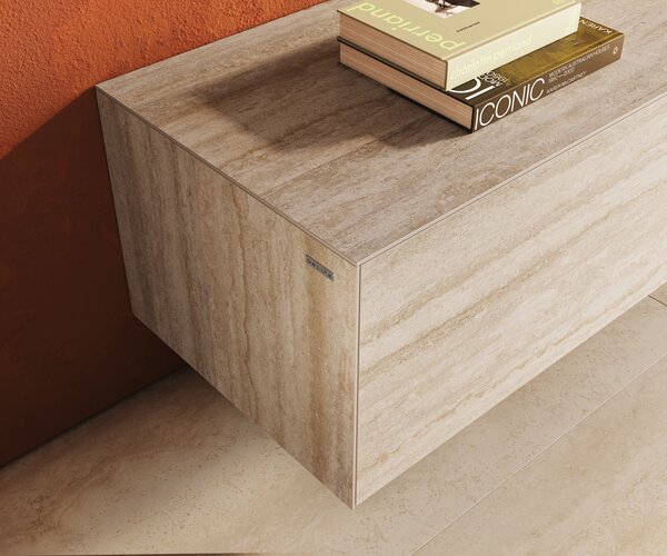 DELIFE TV szekrény Cuor 220 cm kerámia Laminam® Travertino Bianco krémfehér 1 billenő ajtó 2 fiókos lebegő