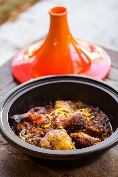 Le Creuset Tajine Öntöttvas Sütőedény 31cm - Fekete / Piros