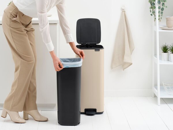 Brabantia Bo 30 literes pedálos fém szemetes - Bézs