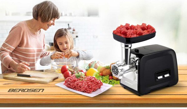 Berdsen BD-601A húsdaráló, 450/1200 W, ezüst/fekete, rozsdamentes acél kés és tárcsa, visszaforgató funkció, csúszásmentes talp