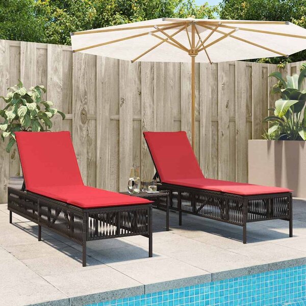 VidaXL 2 db barna polyrattan napozóágy asztallal
