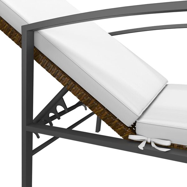 VidaXL 2 db barna polyrattan napozóágy asztallal