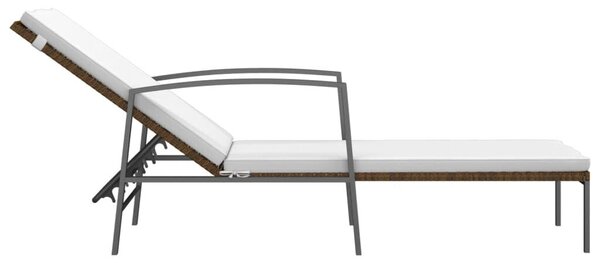 VidaXL 2 db barna polyrattan napozóágy asztallal