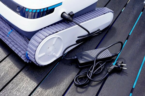 Marimex RobotVac Fraser akkus robot medenceporszívó, 5200 mAh, 29,2 V, 150 l/perc, 80 W