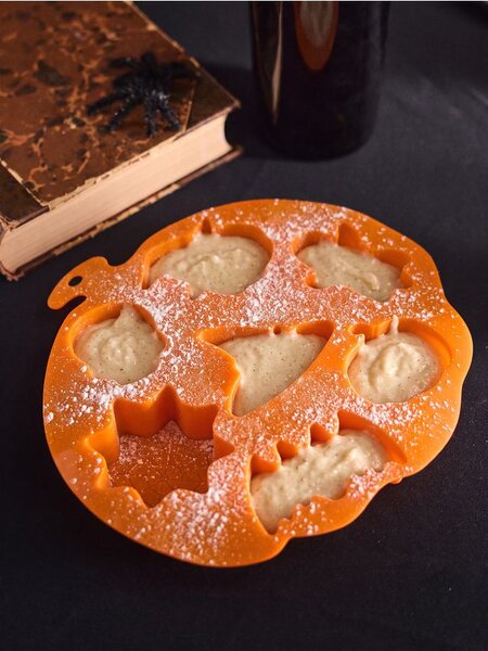 Sinsay - Szilikon sütőforma Halloween mintával - narancs