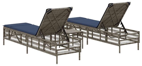VidaXL 2 db szürke polyrattan napozóágy asztallal