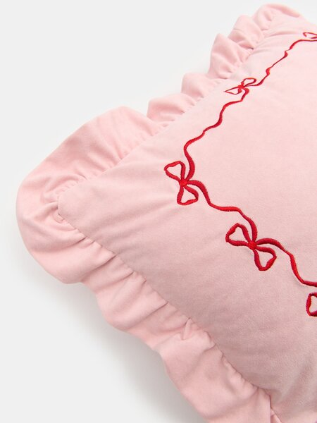 Sinsay - Dekoratív párna fodorral és hímzett kerettel, masnikkal - pasztellpink