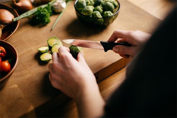 Hámozókés, 11 cm, FISKARS Essential (IF1065568)